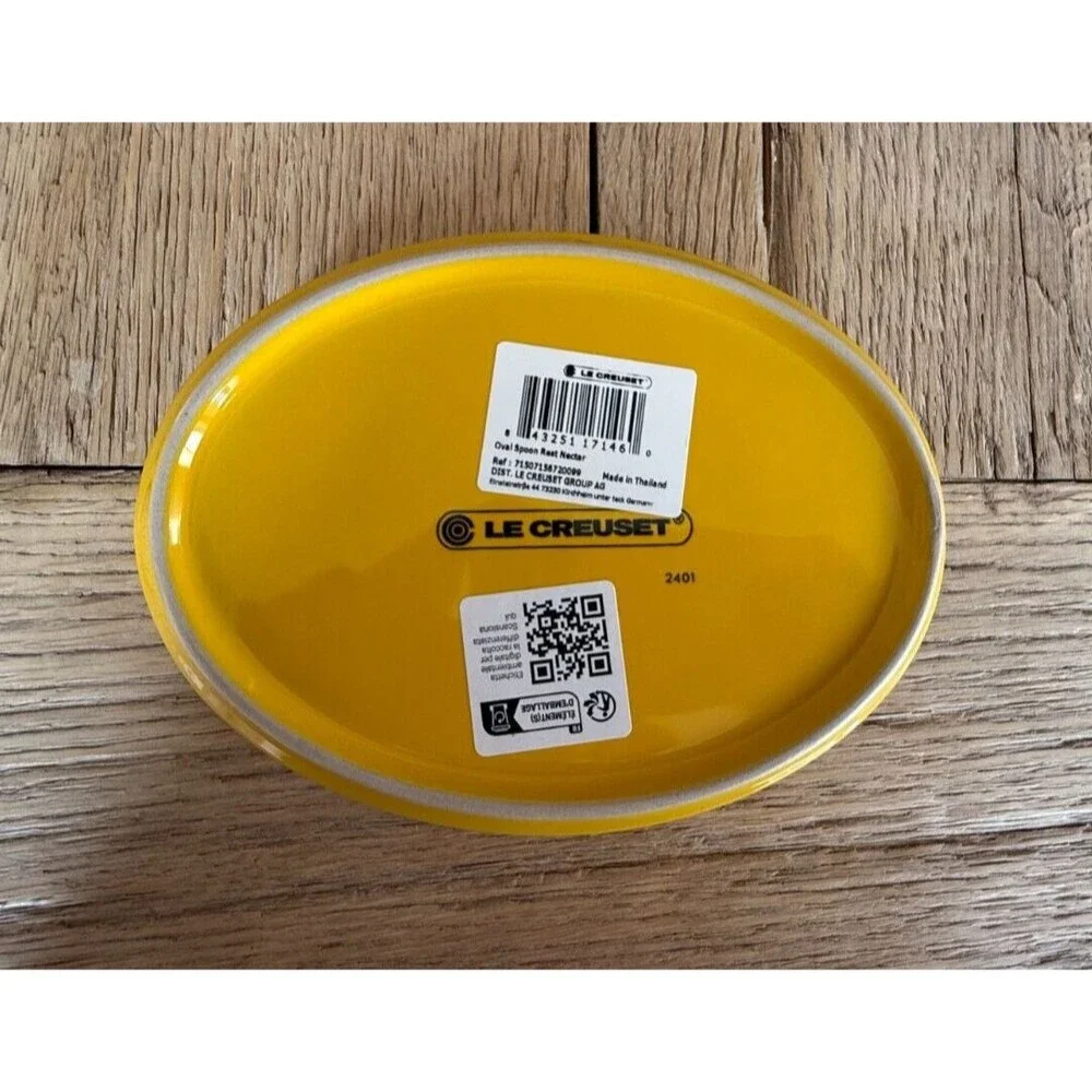 Le Creuset Stoneware Oval Spoon Rest Nectar Yellow NEW - Picture 2 of 4